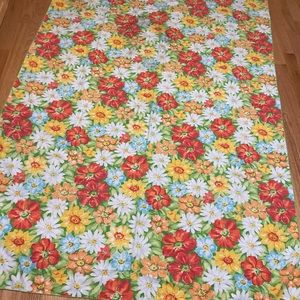 Beautiful Bright Vintage daisy tablecloth 100”/60”